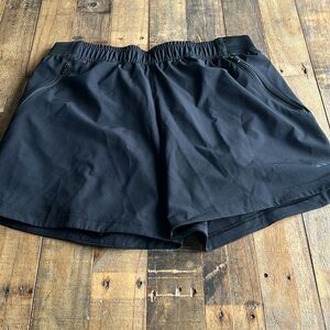 Adidas Training Shorts “Axis” 5” inseam Woman size Large